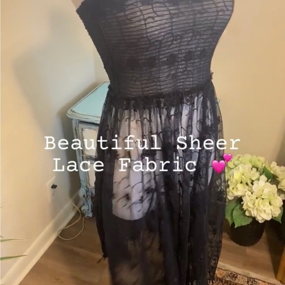 NWT Intimately Free People Strapless Tube Top Sheer Lace Midi Dress, Black
XS - Picture 2 of 9